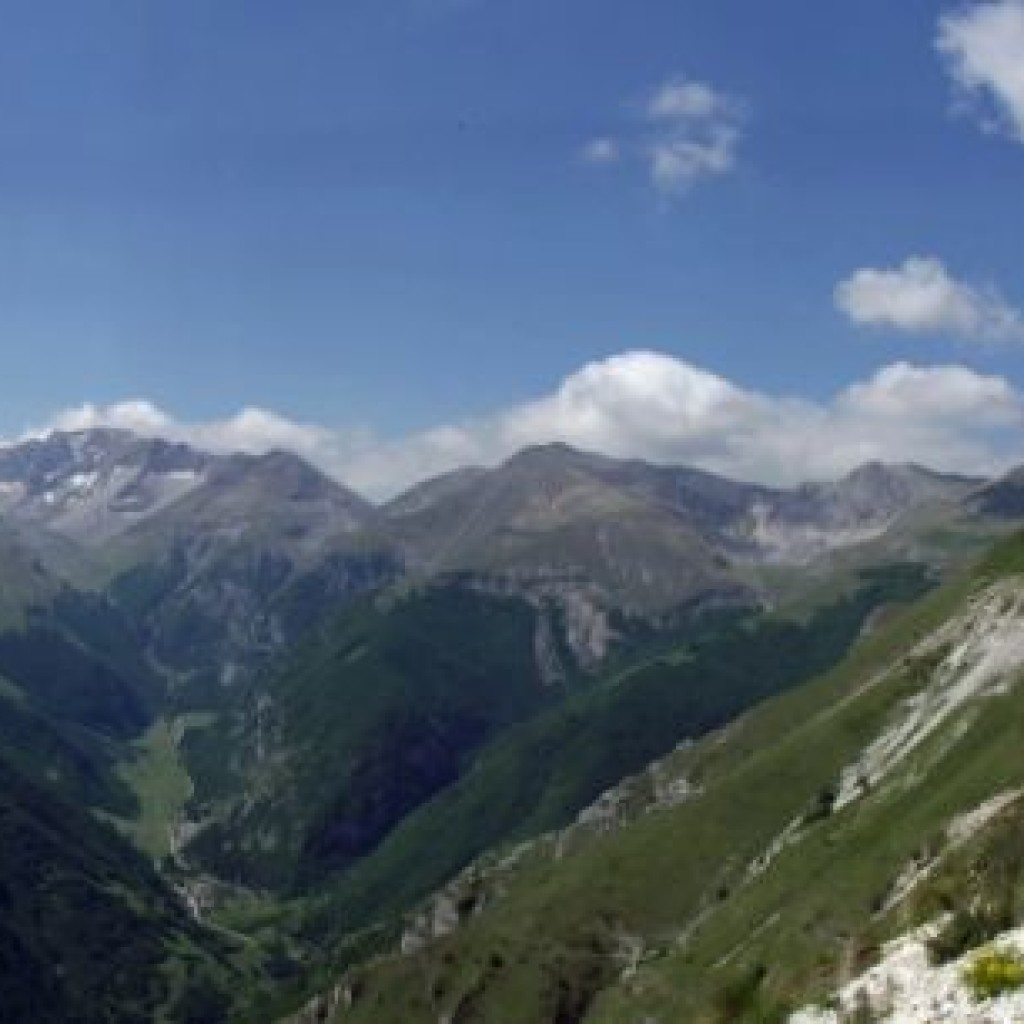 veduta sulla valle del lago e sui piani della gardosa