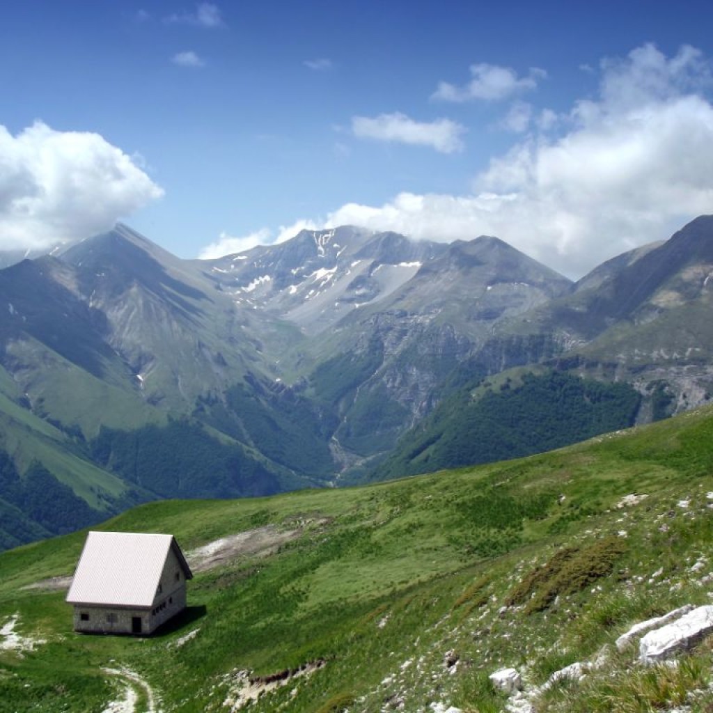 veduta sulla valle del lago e sui piani della gardosa