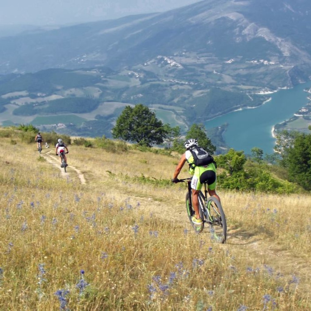 grande anello dei sibillini tra cupi e fiastra