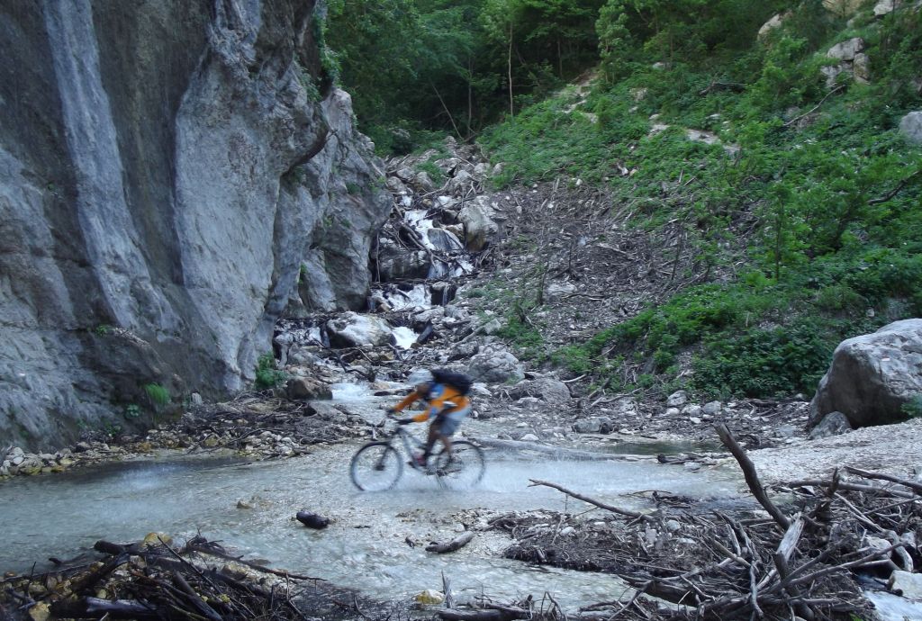 gole dell'infernaccio - le pisciarelle